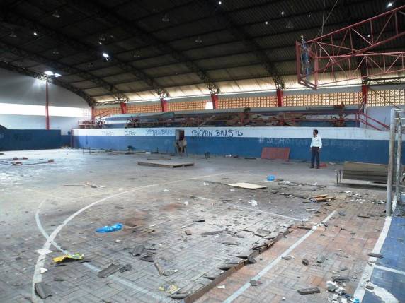 Ginásio continua abandonado em Itapema - foto 2