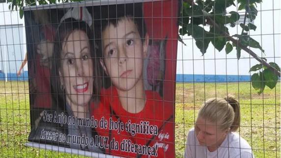 Cartazes homenageiam menino Bernardo em Três Passos, RS - foto 2