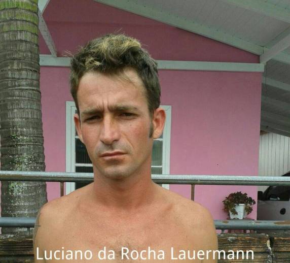Em rápida
ação PM de Itapema prende dois que roubaram em Joalheria na Meia Praia - foto 2