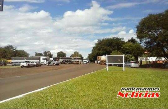 Caminhoneiros se mobilizam em protesto no trevo de Boa Vista do
Buricá - foto 3