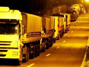 Caminhoneiros bloqueiam rodovias em quatro Estados, incluindo RS - foto 2