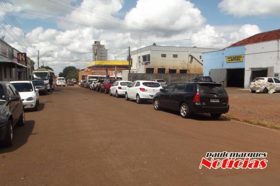 Motoristas lotam postos de combustíveis em Três de Maio - foto 2