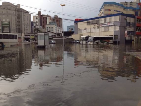 Oeste de SC tem queda de granizo e Sul registra alagamentos após chuva - foto 3