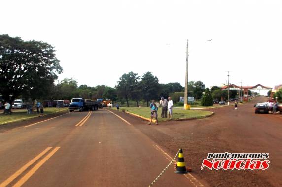 Caminhoneiros trancam o trevo em Independência - foto 3