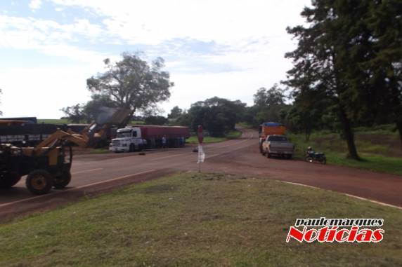 Caminhoneiros trancam o trevo em Independência - foto 4