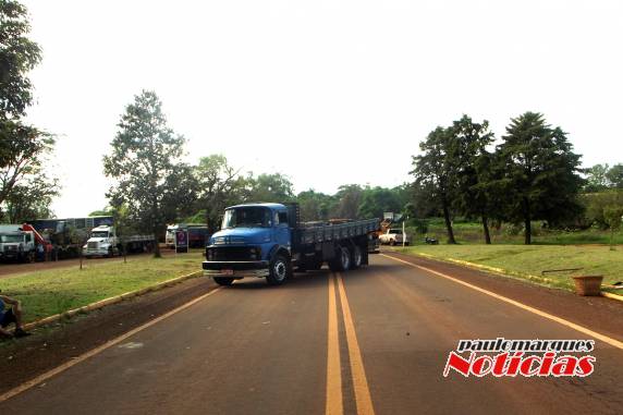 Caminhoneiros trancam o trevo em Independência - foto 5