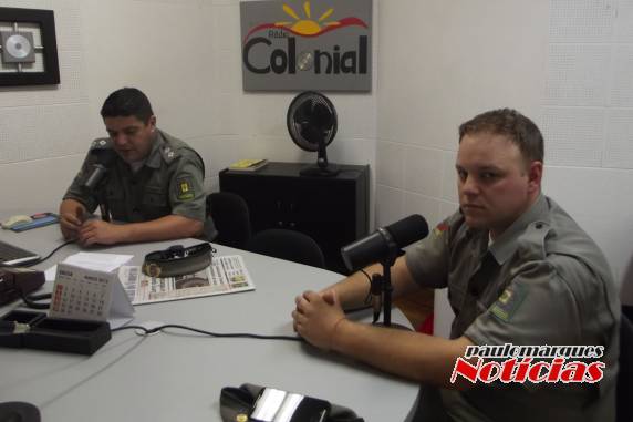 Tenente Eduardo e o soldado Michael, estiveram na Rádio Colonial AM nesta quarta-feira (25), 

reforçando o convite aos interessados 