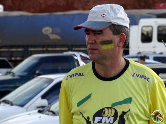 Centenas de pessoas participam de passeata em São Miguel do Oeste - foto 6