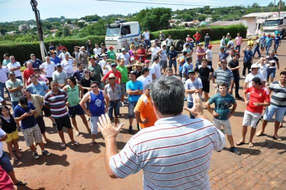 Base da Petrobras de Ijuí é fechada por caminhoneiros e agricultores - foto 2