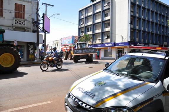 Base da Petrobras de Ijuí é fechada por caminhoneiros e agricultores - foto 5
