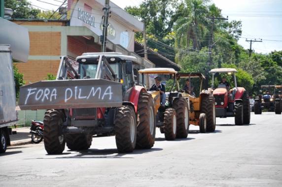 Base da Petrobras de Ijuí é fechada por caminhoneiros e agricultores - foto 7