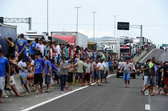 Força Nacional de Segurança
Pública auxilia na desobstrução da BR-101 - foto 3