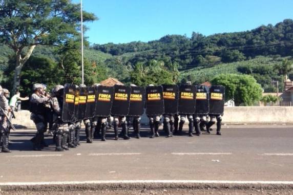 PRF e Força Nacional
liberam trecho da BR-101 no Rio Grande do Sul - foto 2
