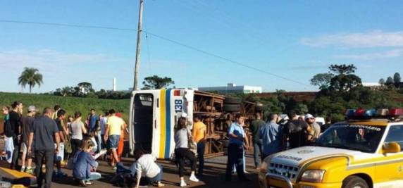 Colisão entre caminhão e ônibus deixa
mais de 40 feridos em Erechim - foto 3