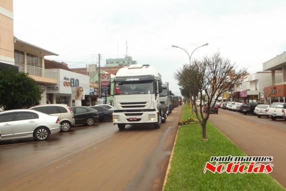 Caminhoneiros promovem carreata com buzinaço em Três de Maio - foto 5