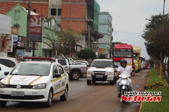 Caminhoneiros promovem carreata com buzinaço em Três de Maio - foto 4