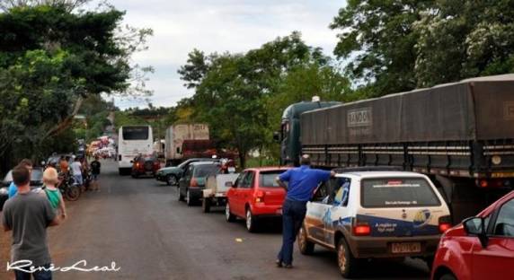 Em Roque Gonzales cidade para e vai as ruas protestar - foto 6