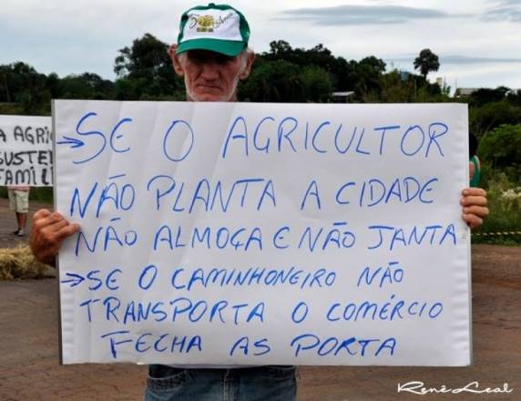 Em Roque Gonzales cidade para e vai as ruas protestar - foto 7