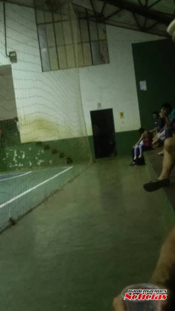 Internauta reclama de más condições do Ginásio Municipal de
Esportes de Três de Maio - foto 2