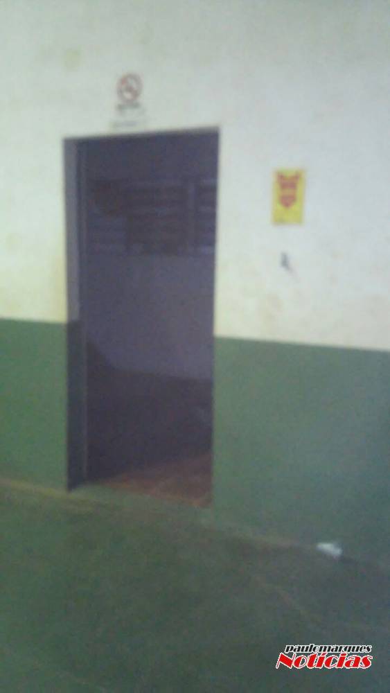Internauta reclama de más condições do Ginásio Municipal de
Esportes de Três de Maio - foto 5