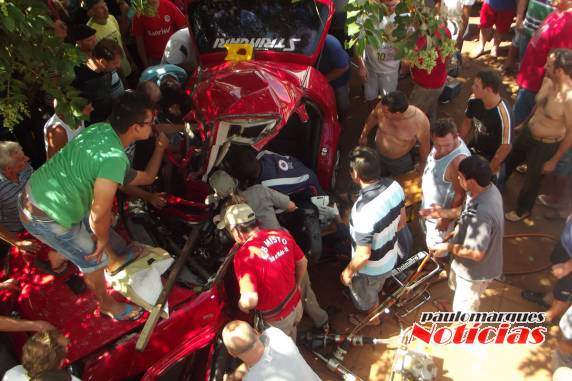 Grave acidente deixa três jovens feridos na rua Horizontina em Três de Maio - foto 4