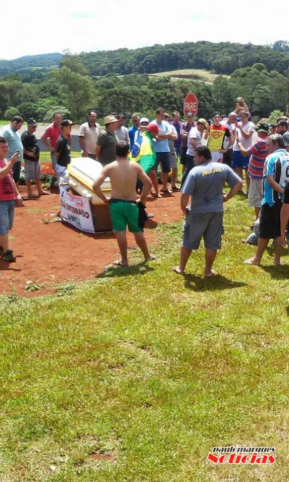 Caminhoneiros que partiram da região seguem viagem rumo a Brasília - foto 3