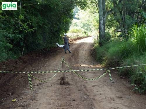 Homem é morto e mulher fica ferida a
tiros no interior de Crisisumal - foto 5