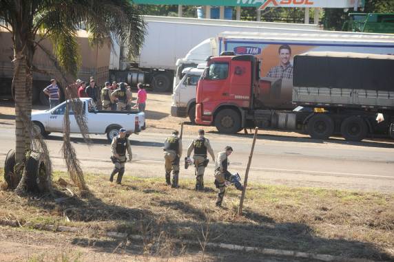 Caminhoneiro é preso durante desbloqueio da BR-282 em Maravilha, no Oeste de
SC - foto 2