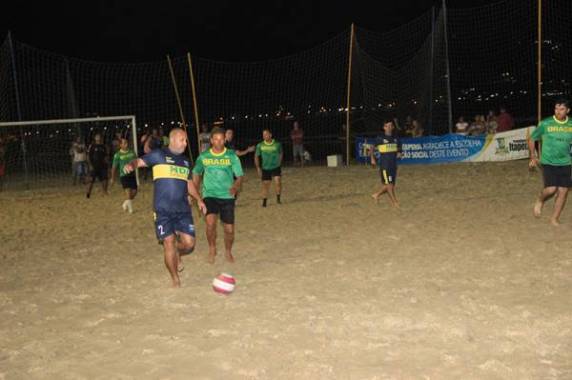 Final do
Campeonato de Futebol de Areia movimentou a Praia Central - foto 2