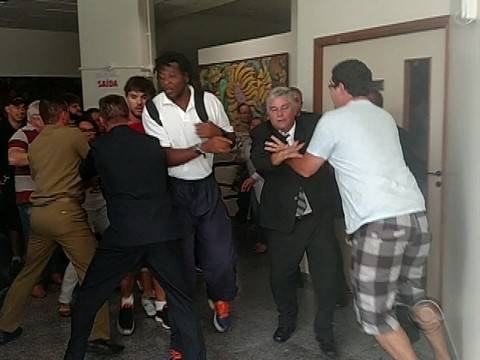 Mudança de remuneração de professores temporários 

entraria em pauta