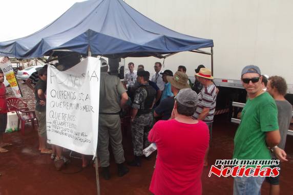 Manifesto dos caminhoneiros é apoiado pelos empresários e comunidade de Três de
Maio - foto 2