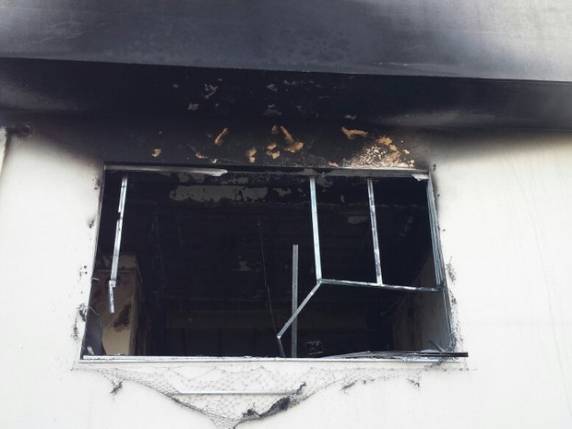 Com escada improvisada, PM salva família de casa em chamas em
Itajaí - foto 2