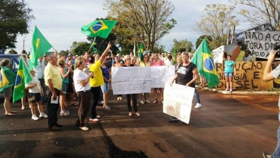Protesto por um Brasil Mais Decente mobiliza Horizontina - foto 4