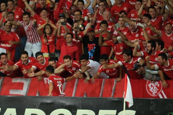 Com direito a virada, Inter vence o Emelec por 3 a 2 - foto 2