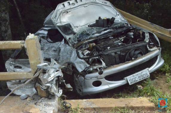 Mulher morre em colisão na ERS 324 - foto 2