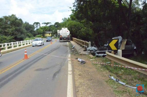 Mulher morre em colisão na ERS 324 - foto 5