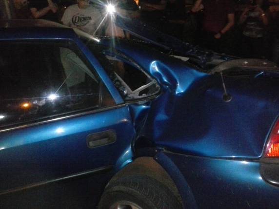Automóvel parte ao meio depois de bater em poste no centro de
Carazinho - foto 5