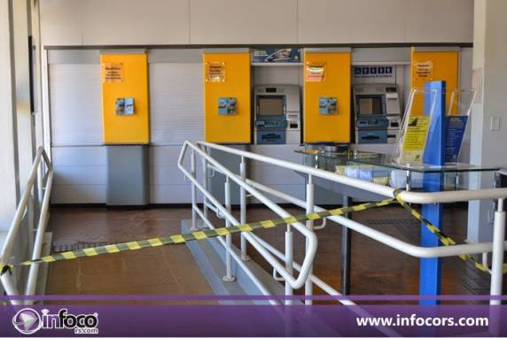 Agência bancária é arrombada no Centro de Planalto - foto 2