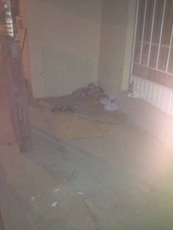 Homem doente vive na rua em Porto Belo - foto 3