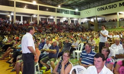 Maior Assembleia do Sicredi Noroeste em 2015 levou mais de
2000 pessoas ao Ginásio de Esportes de Crissiumal - foto 2