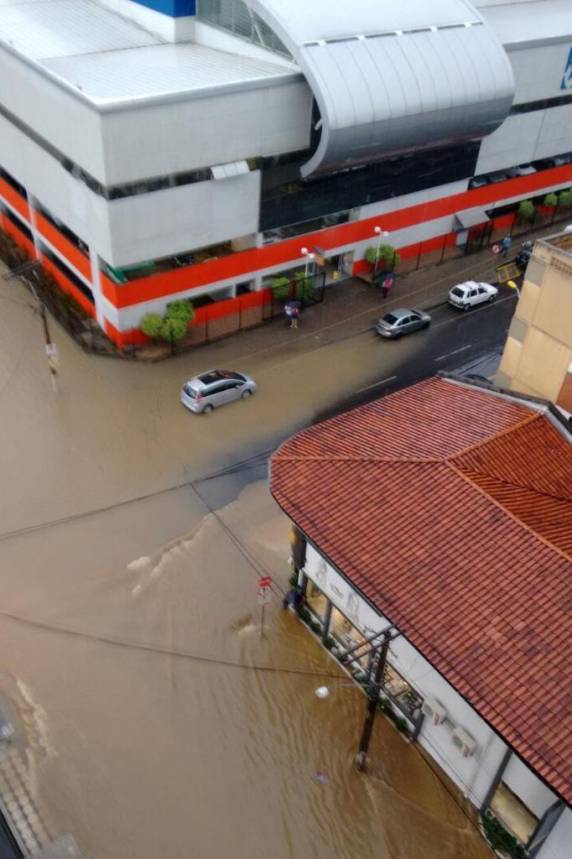Chuvas provocadas por ciclone subtropical causam alagamentos e deslizamento em Criciúma, no Sul de SC - foto 5