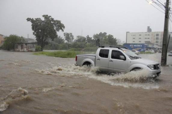 Chuvas provocadas por ciclone subtropical causam alagamentos e deslizamento em Criciúma, no Sul de SC - foto 7