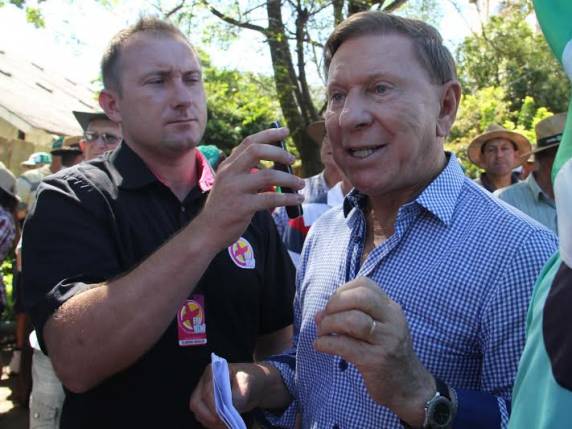 Executivo de Três de Maio
participa do movimento em prol do leite, em Santa Rosa - foto 2
