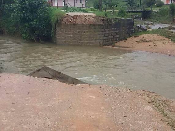 Comunidades ficam isoladas depois de forte
chuva em Gravatal, Sul de SC - foto 2