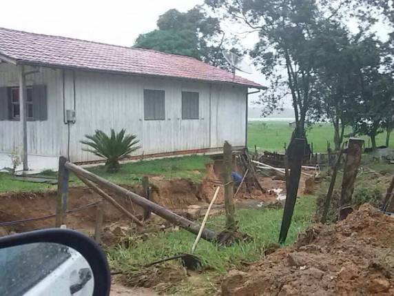 Comunidades ficam isoladas depois de forte
chuva em Gravatal, Sul de SC - foto 3