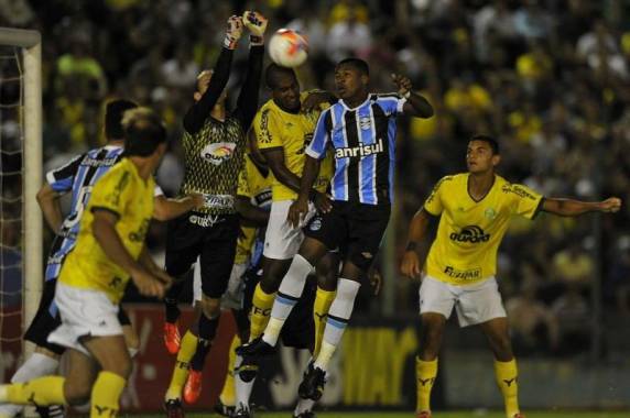 Giuliano marca, Grêmio vence Ypiranga e sobe para terceiro - foto 3