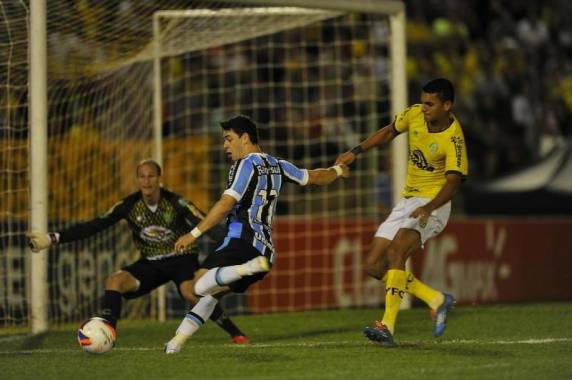 Giuliano marca, Grêmio vence Ypiranga e sobe para terceiro - foto 2