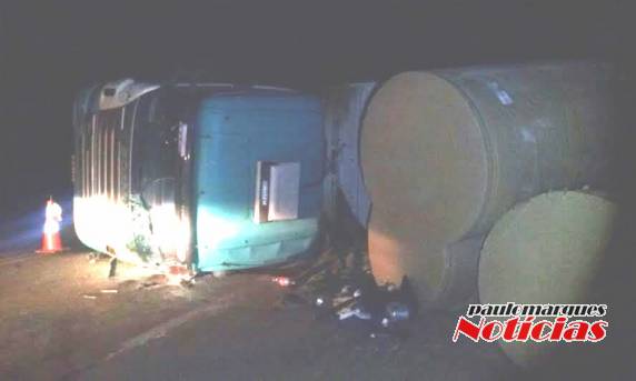 Caminhoneiro de Santa Catarina morre ao tombar caminhão em Panambi - foto 2