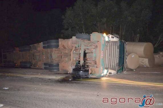 Caminhoneiro de Santa Catarina morre ao tombar caminhão em Panambi - foto 5