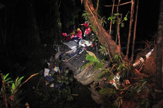 Defesa Civil refaz contagem de vítimas e confirma 50
mortes em acidente na Serra Dona Francisca, no Norte de SC - foto 5